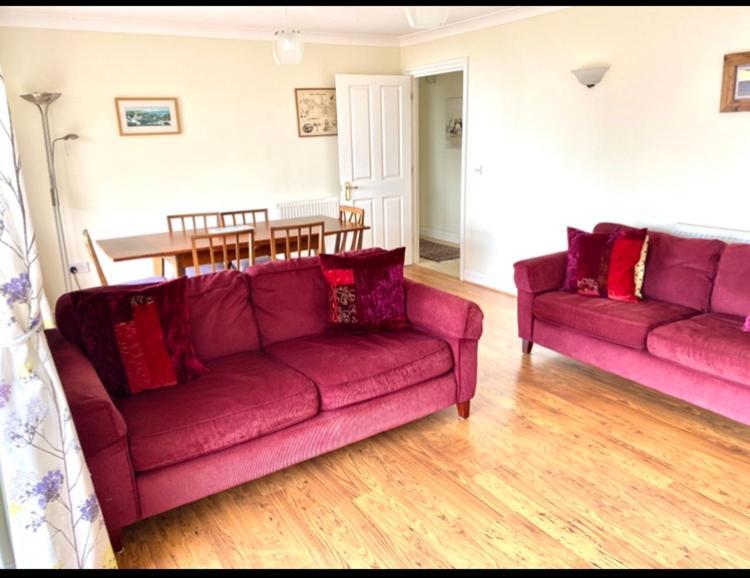Fantastic Spacious House With Beautiful Panoramic Views Of The Bay Only A Few Minutes Walk From Beach Harbour And Restaurants This House Has 3 Bedrooms 3 Bathrooms And 2 Lovely Sitting Rooms 라임레지스 외부 사진